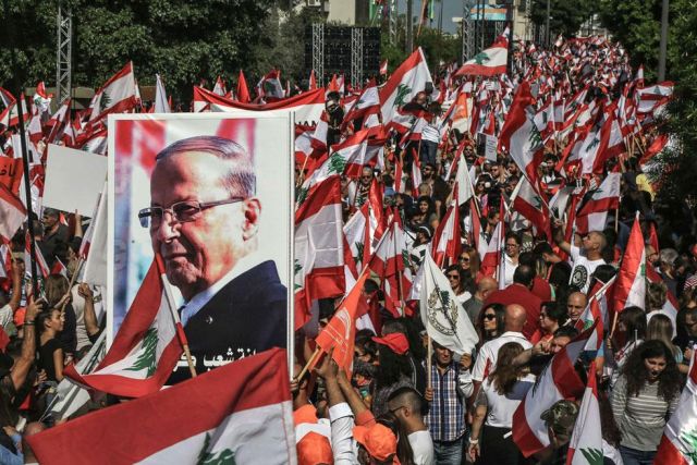 مسيرة لدعم الرئيس اللبناني ميشال عون