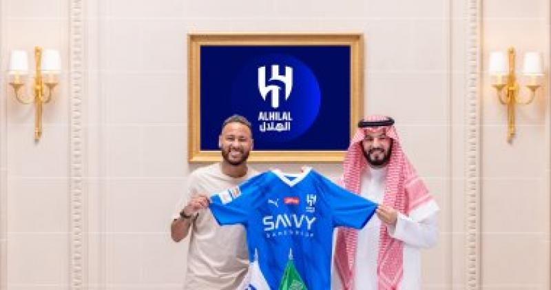 نيمار خلال التوقيع لنادي الهلال السعودي