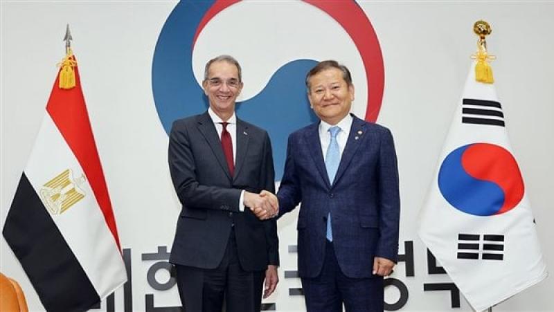 وزير الاتصالات ووزير السلامة الكورى