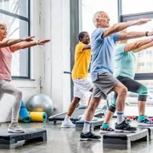 التمارين الرياضية الأنسب للتعامل مع التغيرات الجسدية بعد الخمسين