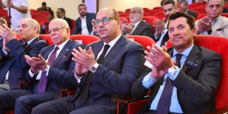 المهندس ياسر إدريس وزير الرياضة يؤزران منتخب اليد 