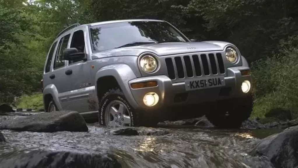 جيب ليبرتي 4×4 سعرها 400 ألف جنيه