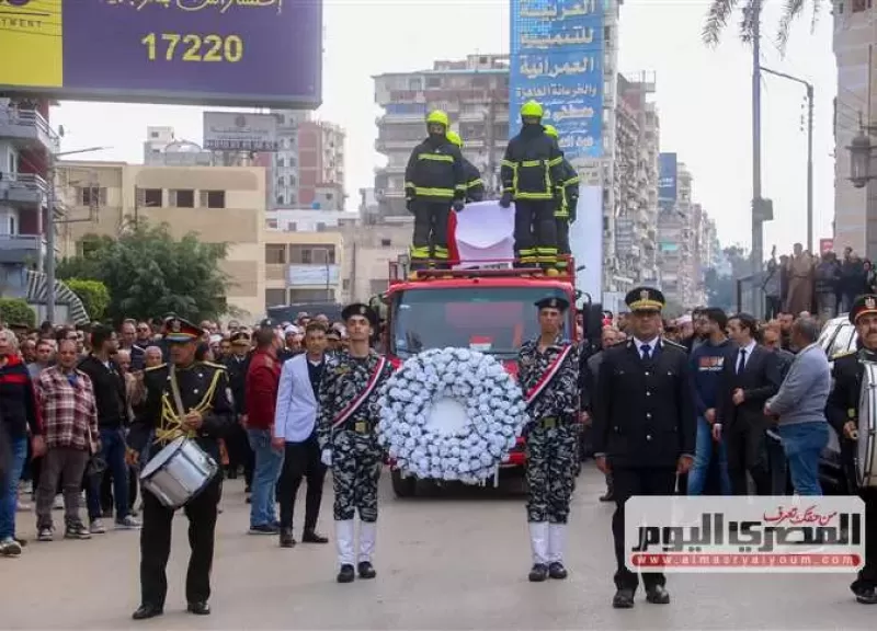 لقطات من الجنازة العسكرية للعقيد فتحي سويلم شهيد واقعة بنك الفيوم 